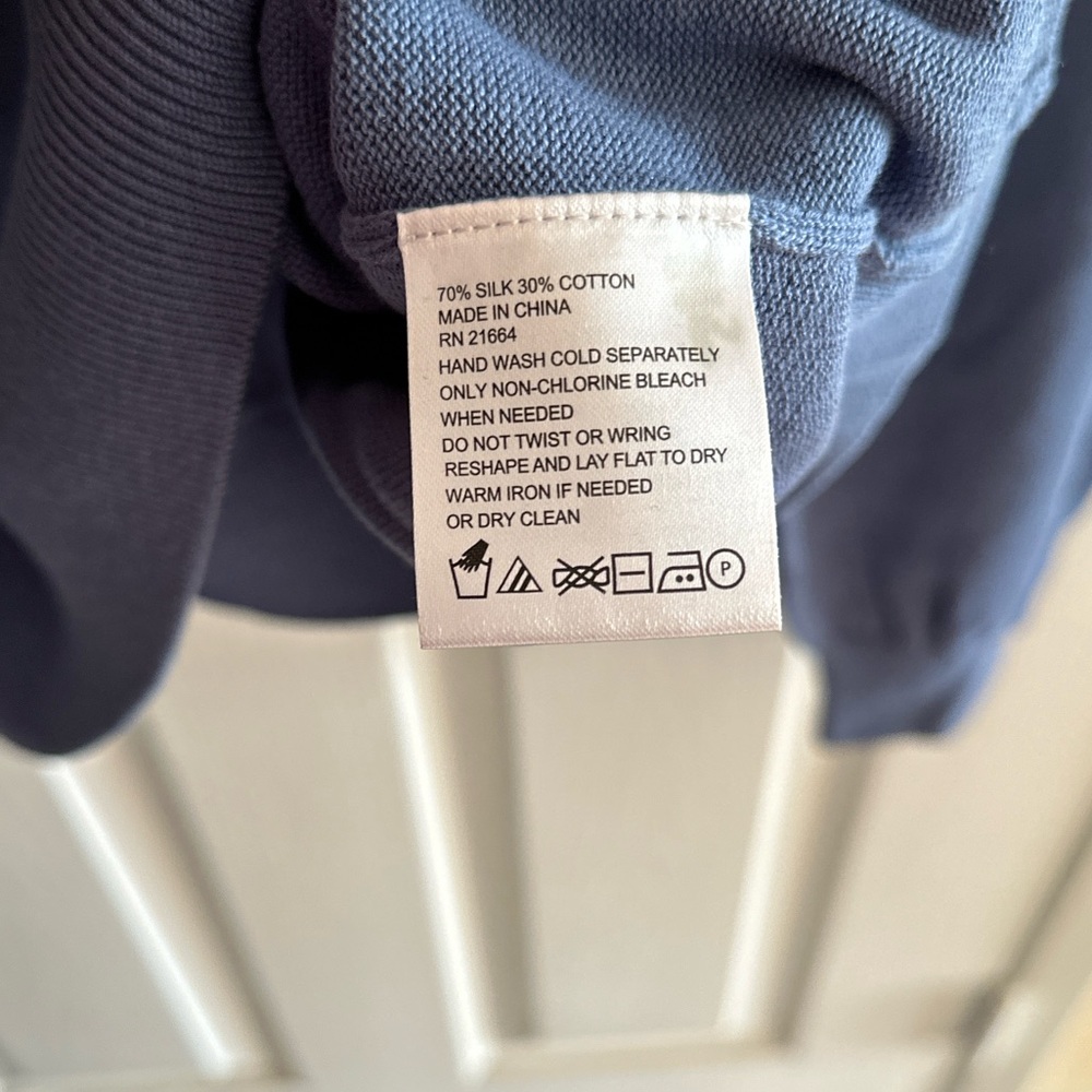 NWT FoxCroft Blue VNeck Men’s Sweater
Size XXL - Picture 2 of 4